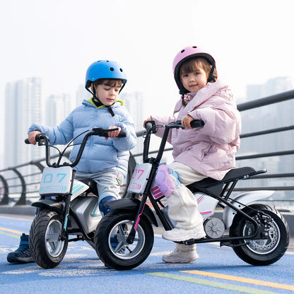 Deux enfants conduisant une moto électrique 250W chacun, version bleue et rose, port de casque.